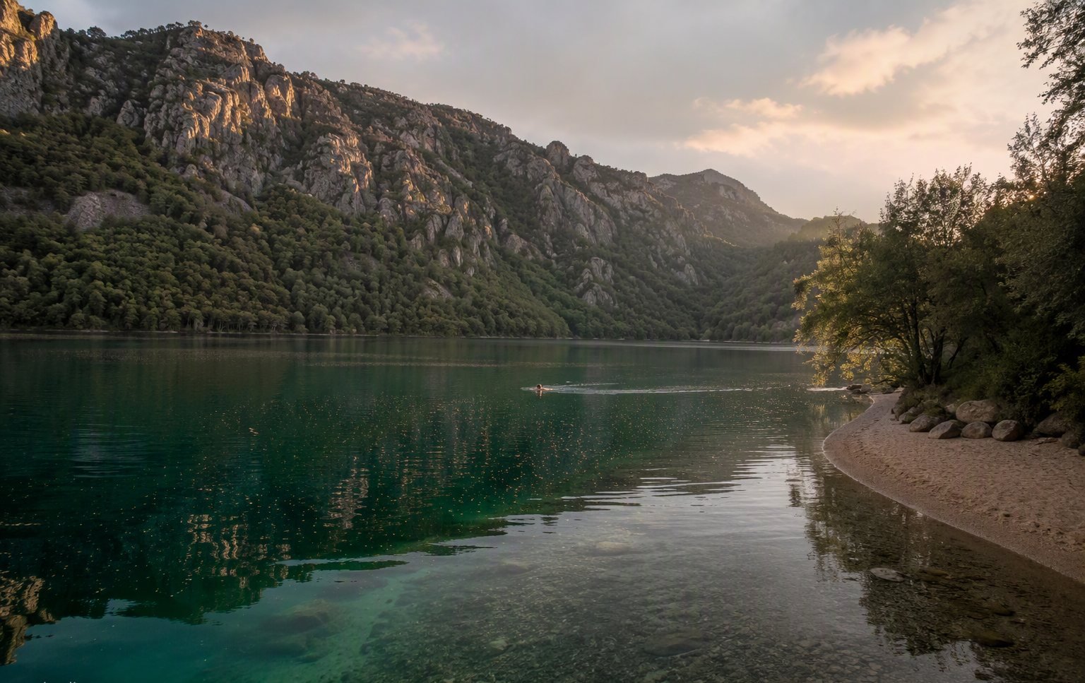 Sanabria glacial lake surrounded by mountains